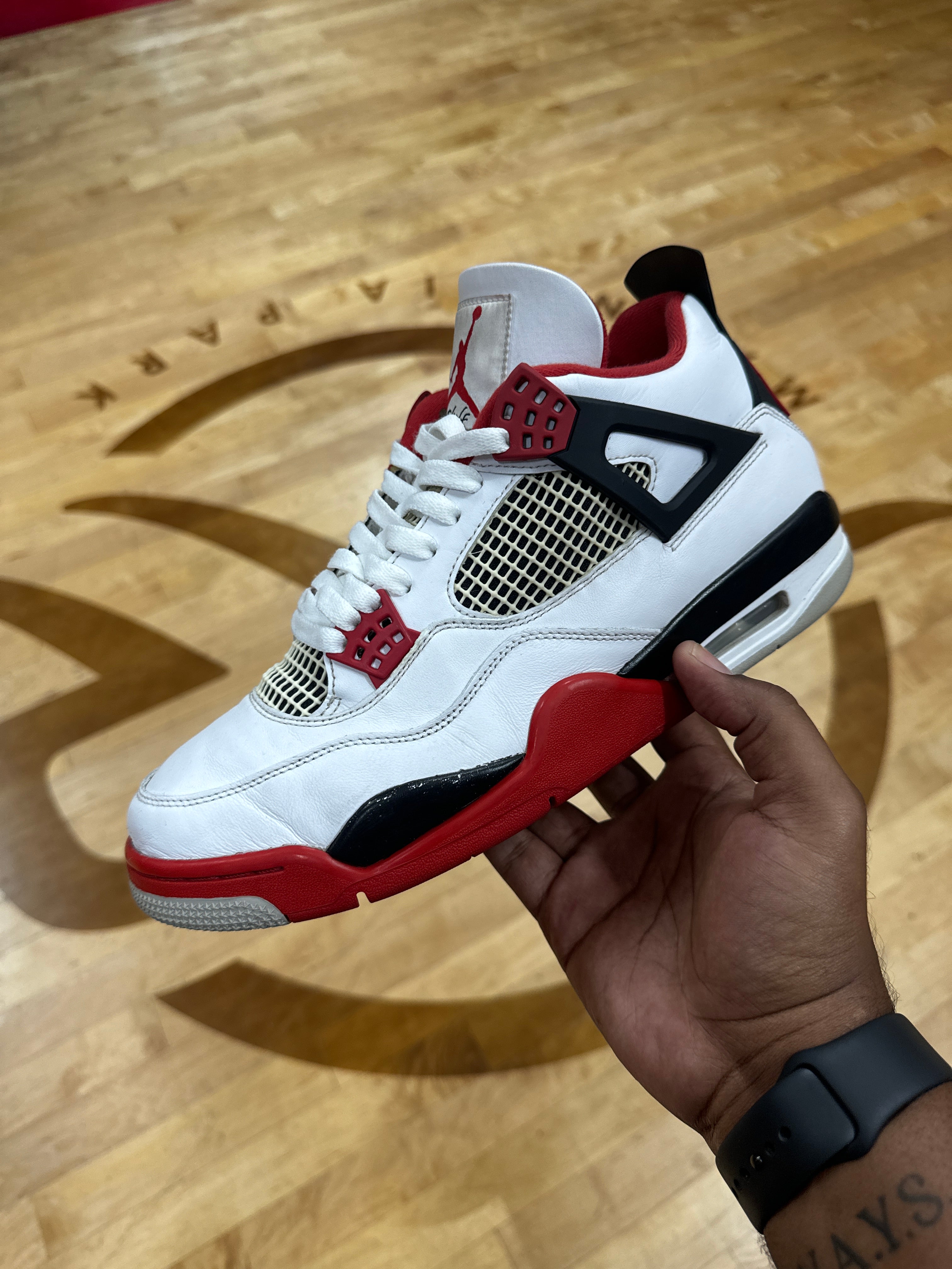 Jordan 4 popular Retro Fire Red